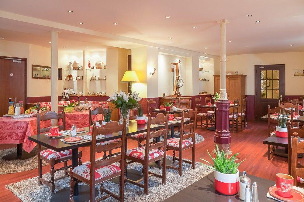 Logis Hotel-Restaurant Du Mouton Ribeauville  Ngoại thất bức ảnh